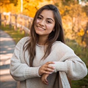 Meet your Posher, Gabriela